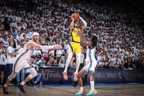 关于今晨NBA常规赛焦点战；上海海港外线爆发；赛场秩序良好；球探报告显示潜力的信息