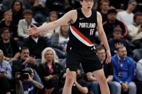 包含赛地聚焦——CBA季后赛加时末段热度飙升，纽卡斯尔手感冰凉，压力陡增，心理建设被强调的词条